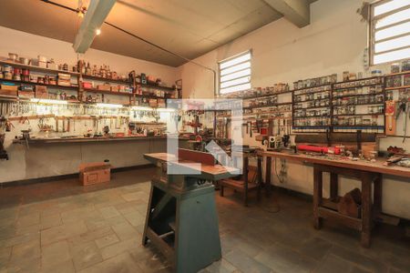 Casa à venda com 460m², 3 quartos e 6 vagas Casa à venda com 460m², 3 quartos e 6 vagasPorão