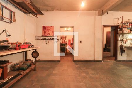 Casa à venda com 460m², 3 quartos e 6 vagas Casa à venda com 460m², 3 quartos e 6 vagasPorão