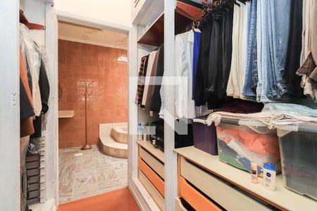 Casa à venda com 460m², 3 quartos e 6 vagas Casa à venda com 460m², 3 quartos e 6 vagasCloset da suíte 2