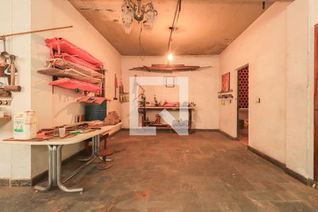 Casa à venda com 460m², 3 quartos e 6 vagas Casa à venda com 460m², 3 quartos e 6 vagasPorão