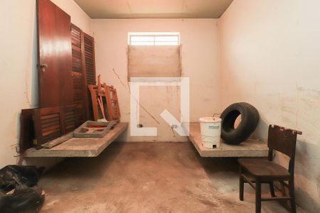 Casa à venda com 460m², 3 quartos e 6 vagas Casa à venda com 460m², 3 quartos e 6 vagasPorão