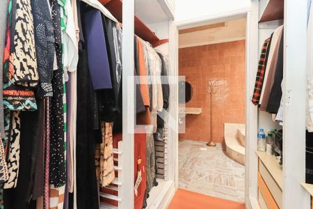 Casa à venda com 460m², 3 quartos e 6 vagas Casa à venda com 460m², 3 quartos e 6 vagasCloset da suíte 2