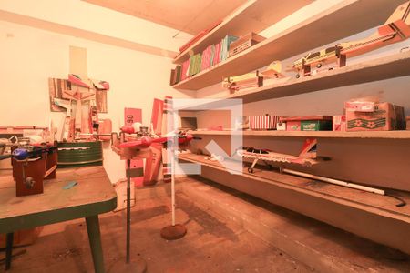 Casa à venda com 460m², 3 quartos e 6 vagas Casa à venda com 460m², 3 quartos e 6 vagasPorão