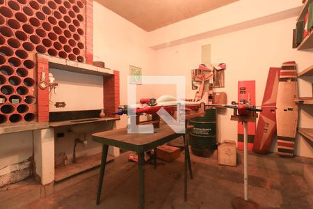 Casa à venda com 460m², 3 quartos e 6 vagas Casa à venda com 460m², 3 quartos e 6 vagasPorão