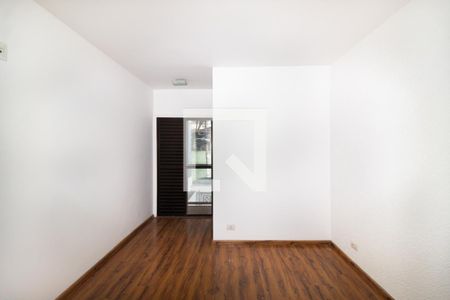 Casa à venda com 250m², 3 quartos e 2 vagas Casa à venda com 250m², 3 quartos e 2 vagasSuíte