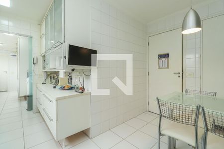 Apartamento à venda com 143m², 3 quartos e 2 vagas Apartamento à venda com 143m², 3 quartos e 2 vagasCozinha