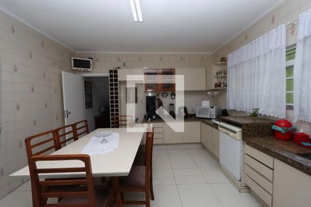 Casa à venda com 210m², 4 quartos e 3 vagas Casa à venda com 210m², 4 quartos e 3 vagasCozinha