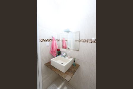 Casa à venda com 210m², 4 quartos e 3 vagas Casa à venda com 210m², 4 quartos e 3 vagasLavabo