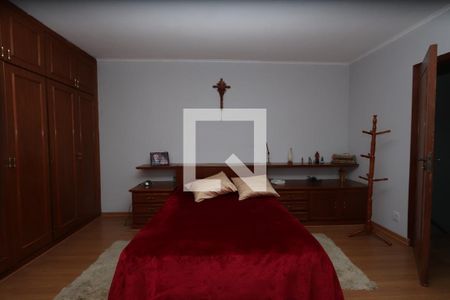 Casa à venda com 210m², 4 quartos e 3 vagas Casa à venda com 210m², 4 quartos e 3 vagasSuíte master