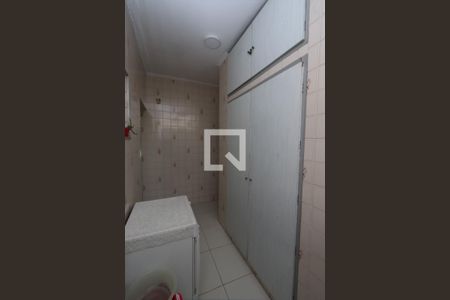 Casa à venda com 210m², 4 quartos e 3 vagas Casa à venda com 210m², 4 quartos e 3 vagasÁrea de Serviço