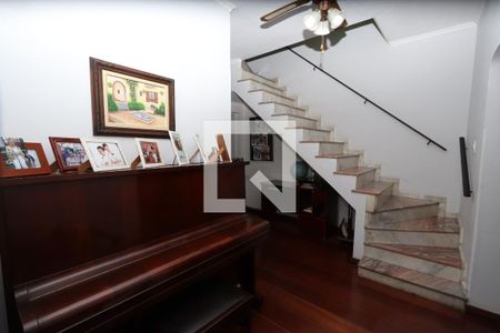 Casa à venda com 210m², 4 quartos e 3 vagas Casa à venda com 210m², 4 quartos e 3 vagasHall