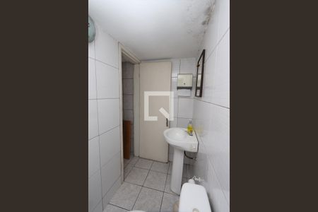 Casa à venda com 210m², 4 quartos e 3 vagas Casa à venda com 210m², 4 quartos e 3 vagasBanheiro 2