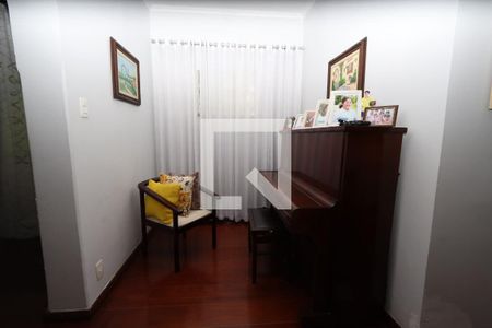 Casa à venda com 210m², 4 quartos e 3 vagas Casa à venda com 210m², 4 quartos e 3 vagasHall