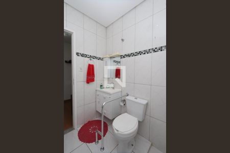 Casa à venda com 210m², 4 quartos e 3 vagas Casa à venda com 210m², 4 quartos e 3 vagasBanheiro