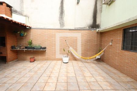 Casa à venda com 210m², 4 quartos e 3 vagas Casa à venda com 210m², 4 quartos e 3 vagasQuintal casa de baixo