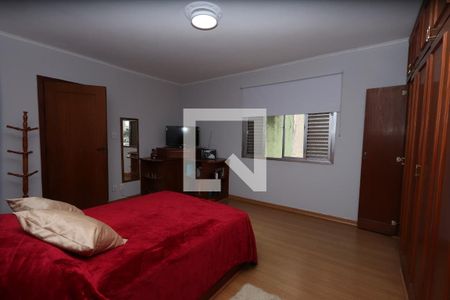 Casa à venda com 210m², 4 quartos e 3 vagas Casa à venda com 210m², 4 quartos e 3 vagasSuíte master