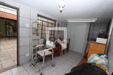 Casa à venda com 210m², 4 quartos e 3 vagas Casa à venda com 210m², 4 quartos e 3 vagasCasa de baixo