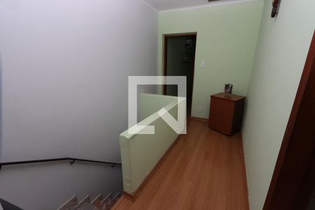 Casa à venda com 210m², 4 quartos e 3 vagas Casa à venda com 210m², 4 quartos e 3 vagasBanheiro Corredor