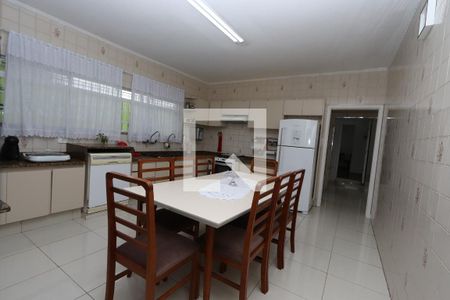 Casa à venda com 210m², 4 quartos e 3 vagas Casa à venda com 210m², 4 quartos e 3 vagasCozinha