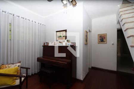 Casa à venda com 210m², 4 quartos e 3 vagas Casa à venda com 210m², 4 quartos e 3 vagasHall