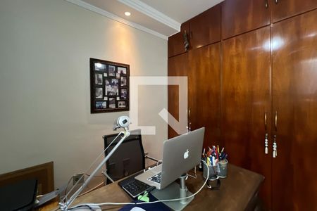 Apartamento à venda com 450m², 4 quartos e 6 vagasQuarto 2