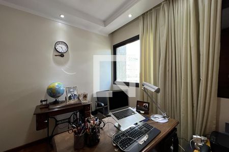 Apartamento à venda com 450m², 4 quartos e 6 vagasQuarto 2