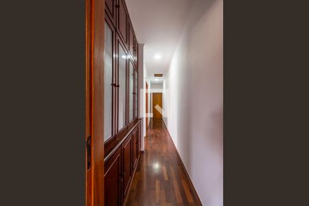 Casa à venda com 208m², 3 quartos e 2 vagasCorredor