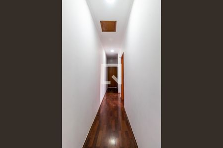 Casa à venda com 208m², 3 quartos e 2 vagasCorredor