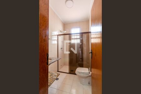 Casa à venda com 208m², 3 quartos e 2 vagasBanheiro