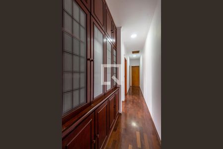 Casa à venda com 208m², 3 quartos e 2 vagasCorredor