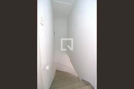 Escada de casa para alugar com 2 quartos, 100m² em Vila Santa Luzia, Taboão da Serra