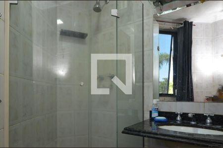 Apartamento à venda com 180m², 5 quartos e 3 vagas Apartamento à venda com 180m², 5 quartos e 3 vagasBanheiro da Suíte 2