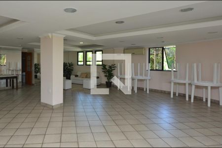 Apartamento à venda com 180m², 5 quartos e 3 vagas Apartamento à venda com 180m², 5 quartos e 3 vagasÁrea comum - Salão de festas