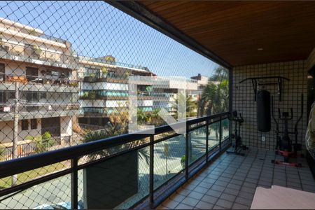 Apartamento à venda com 180m², 5 quartos e 3 vagas Apartamento à venda com 180m², 5 quartos e 3 vagasVaranda