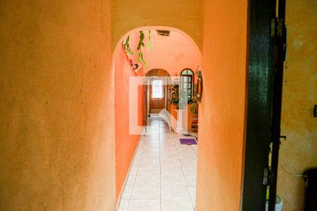 Casa à venda com 250m², 2 quartos e 8 vagasCorredor Quintal