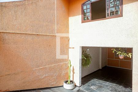 Casa à venda com 250m², 2 quartos e 8 vagasEntrada