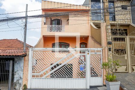 Casa à venda com 250m², 2 quartos e 8 vagasFachada