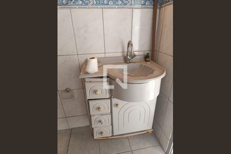 Casa à venda com 220m², 3 quartos e 2 vagas Casa à venda com 220m², 3 quartos e 2 vagasBanheiro