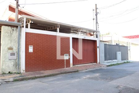 Casa à venda com 193m², 3 quartos e 1 vaga Casa à venda com 193m², 3 quartos e 1 vagaFachada