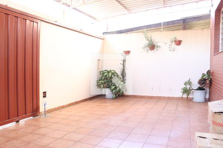 Casa à venda com 193m², 3 quartos e 1 vaga Casa à venda com 193m², 3 quartos e 1 vagaGaragem