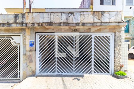Casa à venda com 134m², 3 quartos e 2 vagas Casa à venda com 134m², 3 quartos e 2 vagasFachada
