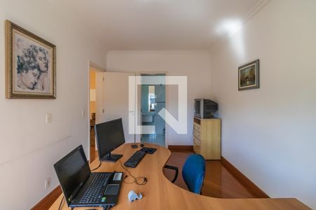 Casa de condomínio à venda com 460m², 4 quartos e 6 vagas Casa de condomínio à venda com 460m², 4 quartos e 6 vagasSuíte 3