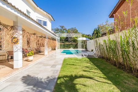 Casa de condomínio à venda com 460m², 4 quartos e 6 vagas Casa de condomínio à venda com 460m², 4 quartos e 6 vagasÁrea Externa