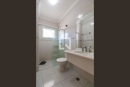 Casa de condomínio à venda com 460m², 4 quartos e 6 vagas Casa de condomínio à venda com 460m², 4 quartos e 6 vagasBanheiro da Suíte 2