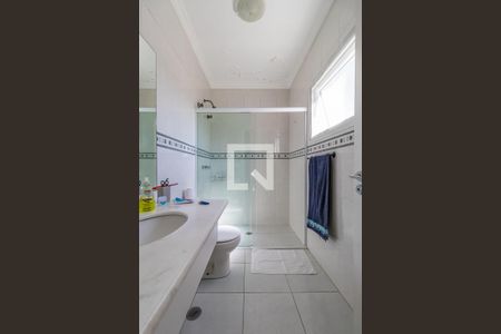 Casa de condomínio à venda com 460m², 4 quartos e 6 vagas Casa de condomínio à venda com 460m², 4 quartos e 6 vagasBanheiro da Suíte 4