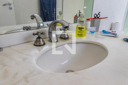 Casa de condomínio à venda com 460m², 4 quartos e 6 vagas Casa de condomínio à venda com 460m², 4 quartos e 6 vagasBanheiro da Suíte 4