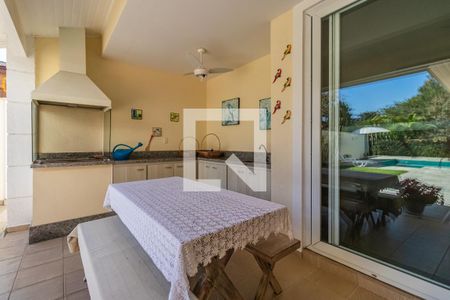 Casa de condomínio à venda com 460m², 4 quartos e 6 vagas Casa de condomínio à venda com 460m², 4 quartos e 6 vagasÁrea Externa