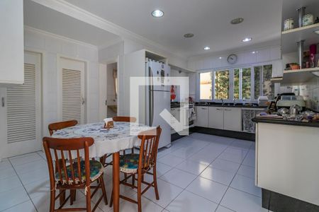 Casa de condomínio à venda com 460m², 4 quartos e 6 vagas Casa de condomínio à venda com 460m², 4 quartos e 6 vagasCozinha