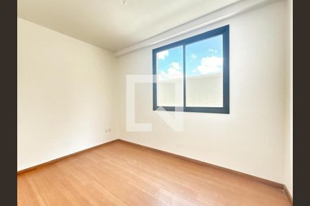 Quarto de apartamento à venda com 2 quartos, 77m² em Alto Barroca, Belo Horizonte