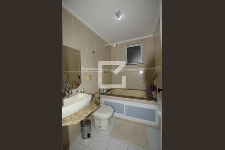 Casa à venda com 220m², 4 quartos e 3 vagasBanheiro da Suíte 1